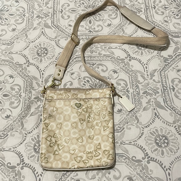 Coach Waverly Hearts CC Logo Patent Leather Swingpack Crossbody Purse Bag - Picture 1 of 9